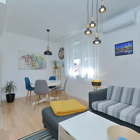 Bajana Apartment *