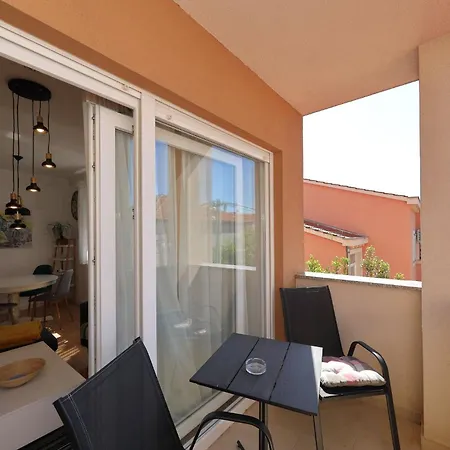 Bajana Apartment *